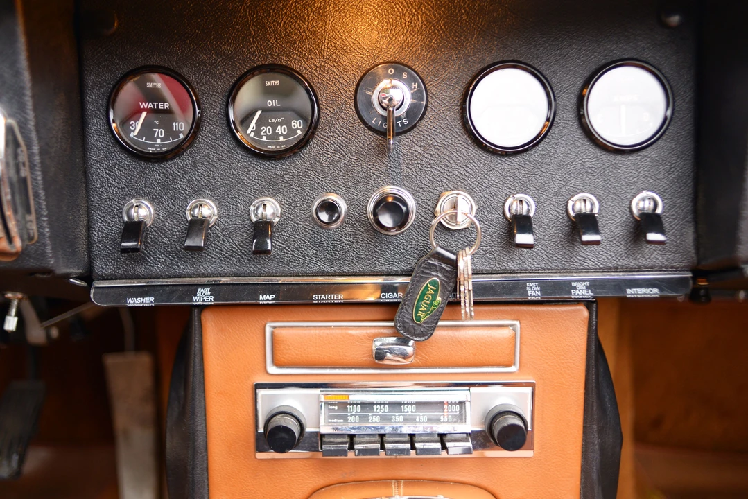 Jaguar E-Type Series 1 - Image 14 of 25