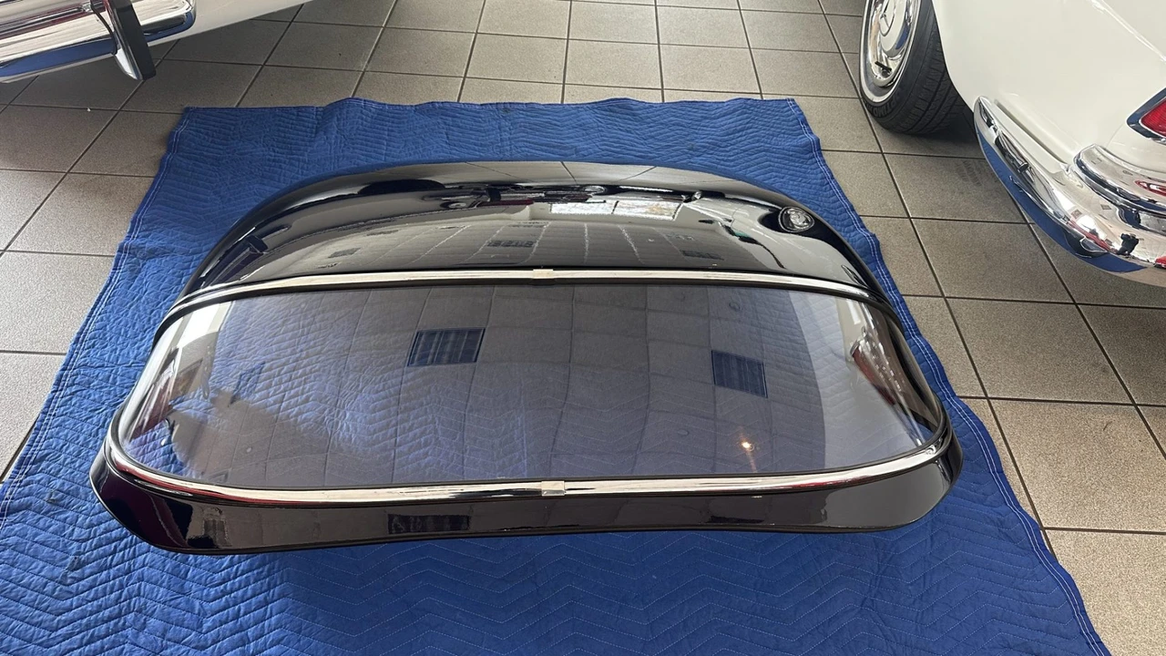 Parts & Memorabilia Bodywork - Image 2 of 4