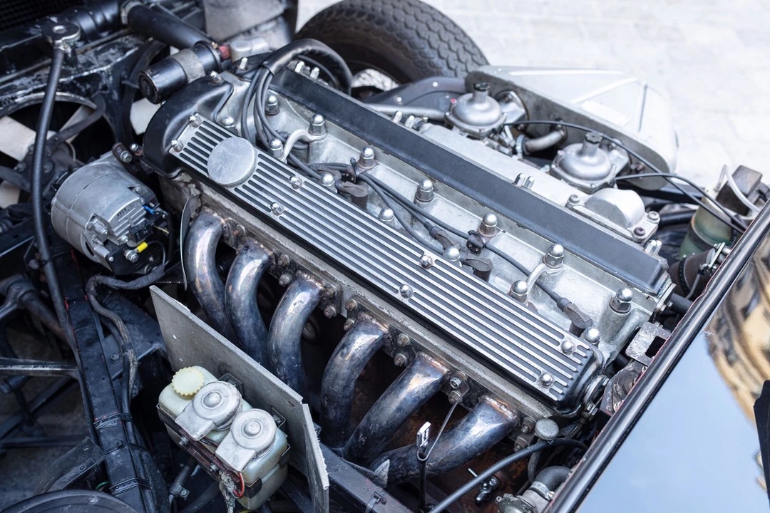 Jaguar E-Type Series 2 - Image 28 of 31