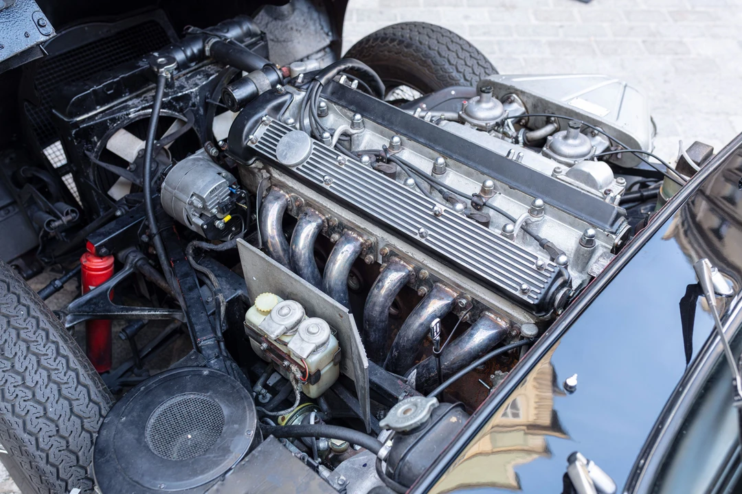 Jaguar E-Type Series 2 - Image 30 of 31