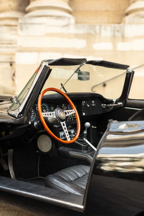 Jaguar E-Type Series 2 - Image 4 of 31