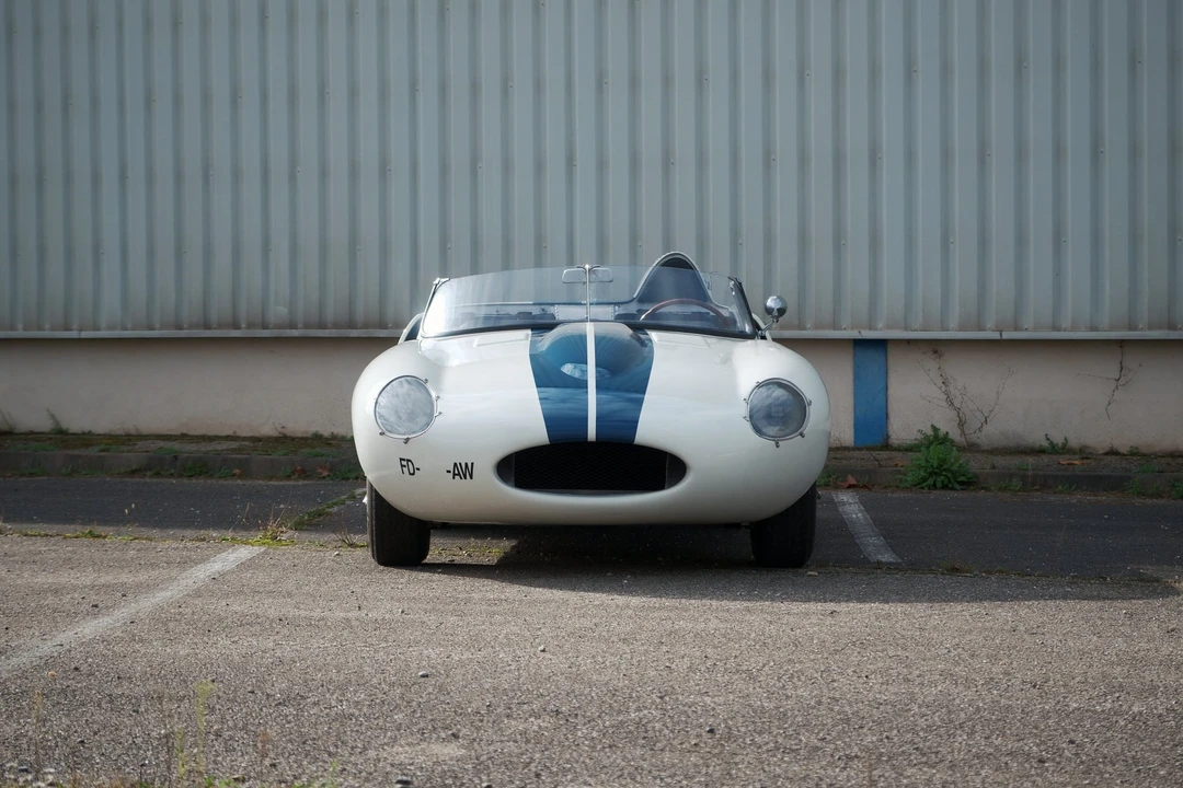 Jaguar Replica - Image 3 of 31