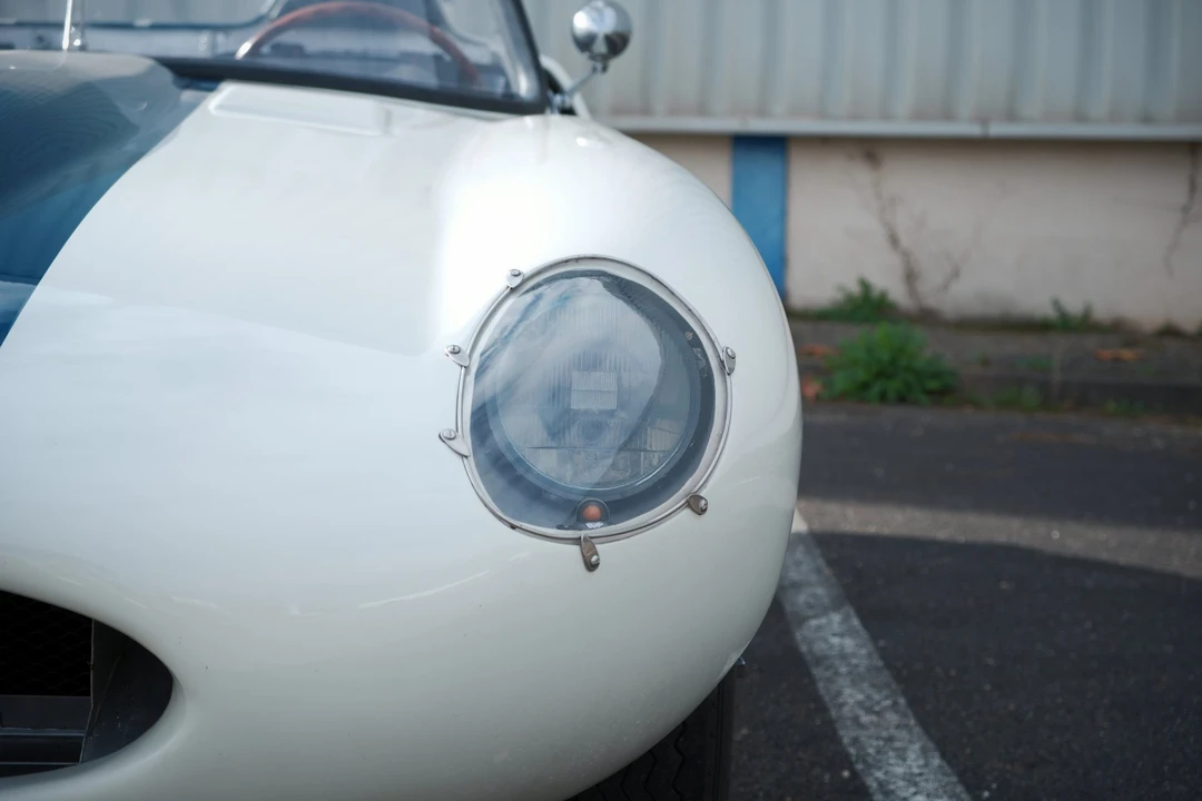 Jaguar Replica - Image 17 of 31
