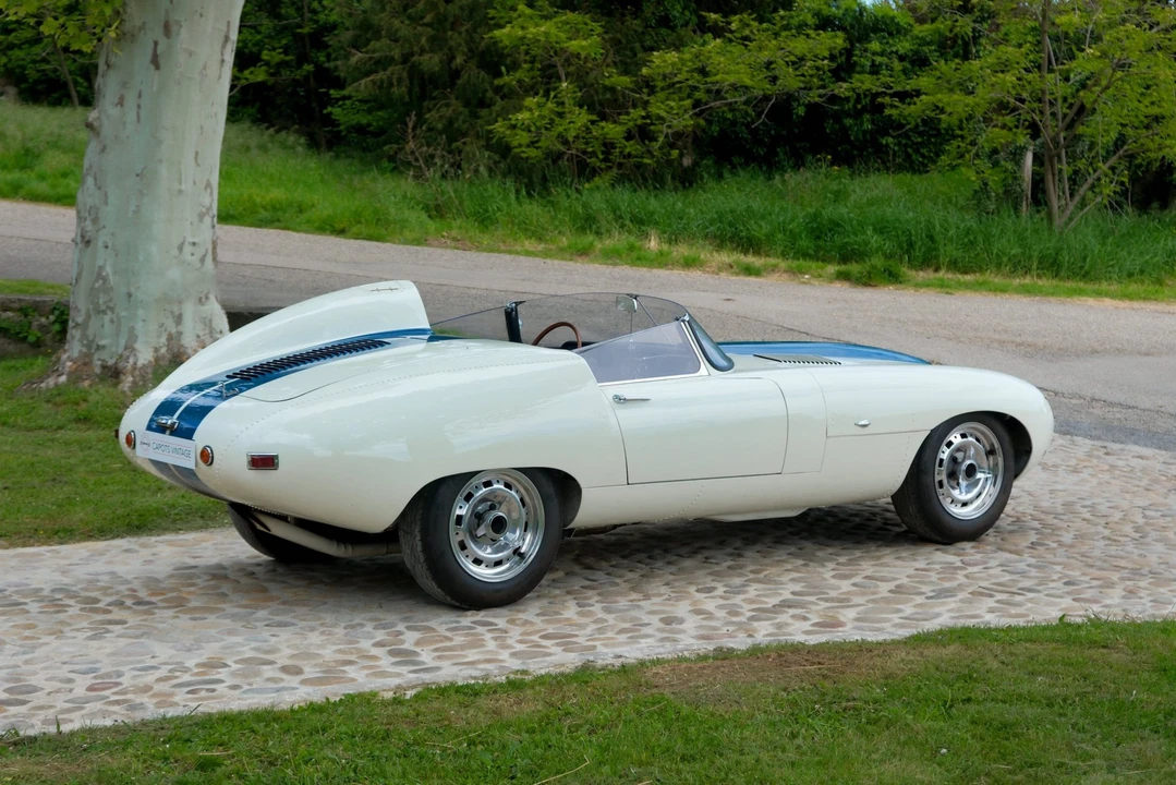 Jaguar Replica - Image 6 of 31
