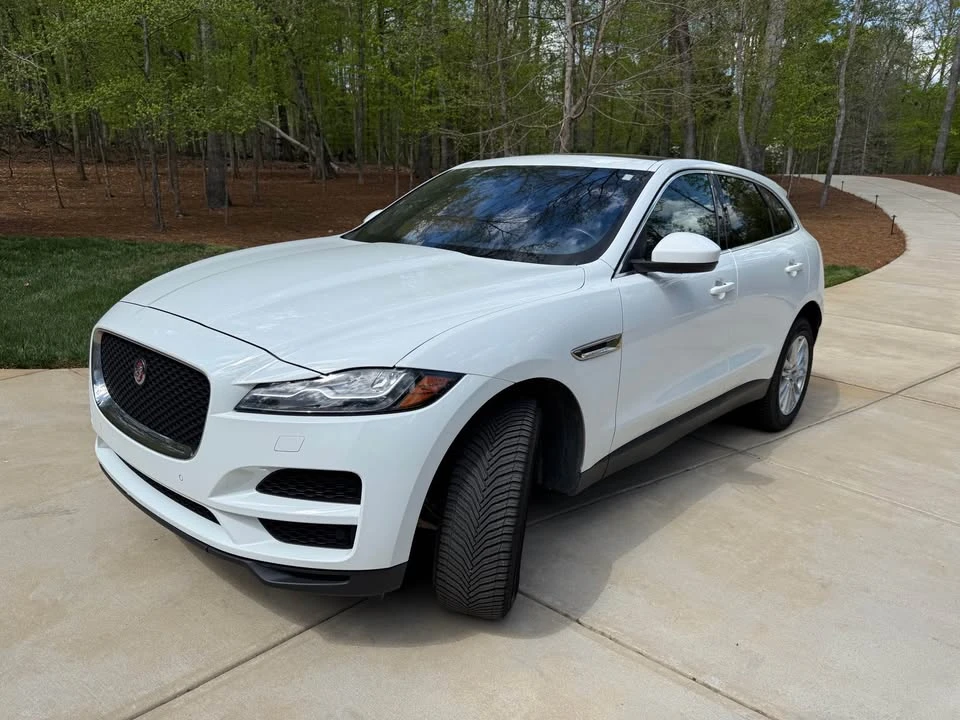2017 Jaguar F-Pace - Image 2 of 10