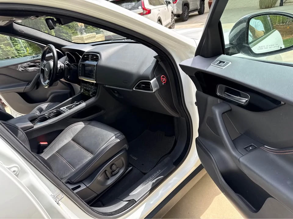 2017 Jaguar F-Pace - Image 7 of 10