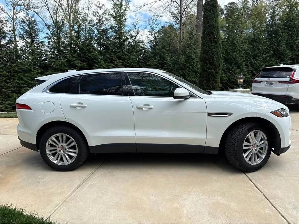 2017 Jaguar F-Pace - Image 5 of 10