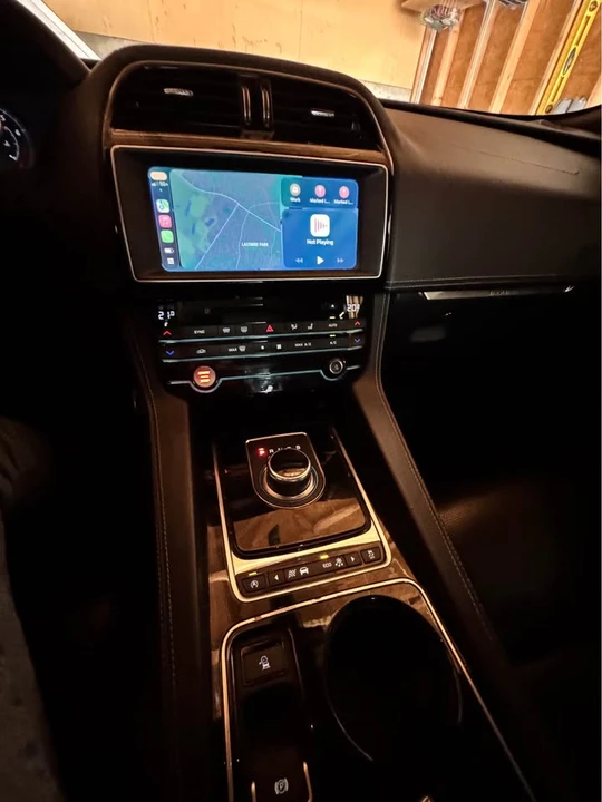 2017 Jaguar F-Pace - Image 6 of 10