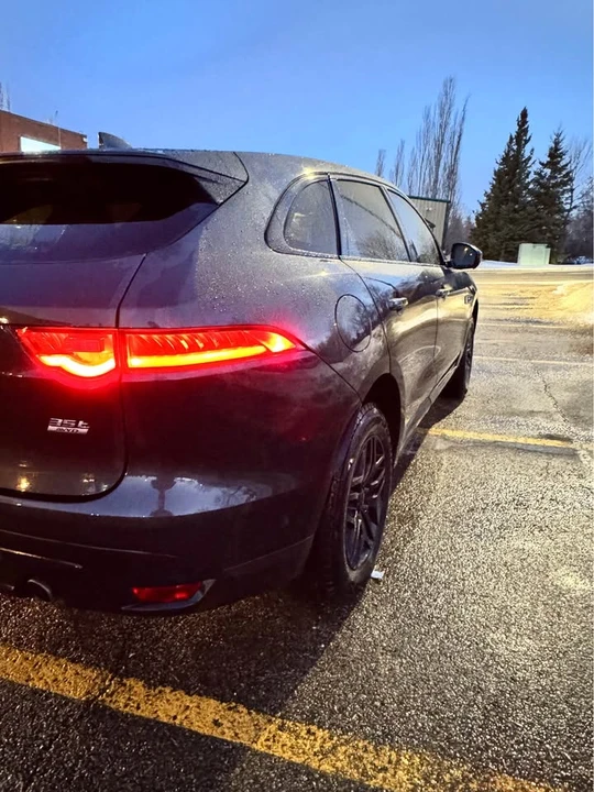 2017 Jaguar F-Pace - Image 2 of 10