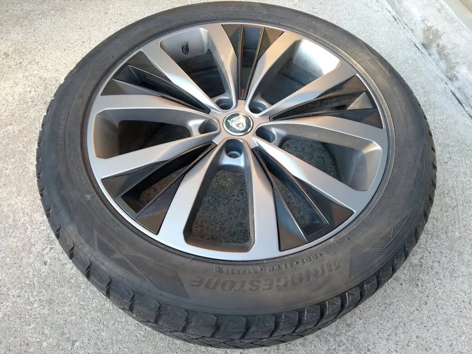 Jaguar F-Pace - Image 5 of 10