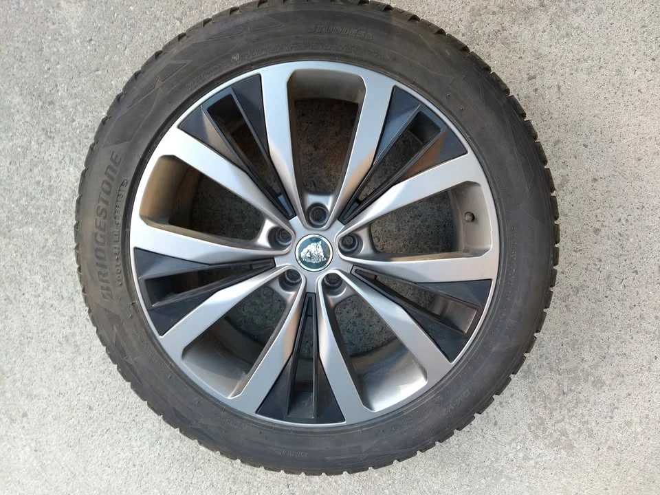 Jaguar F-Pace - Image 2 of 10