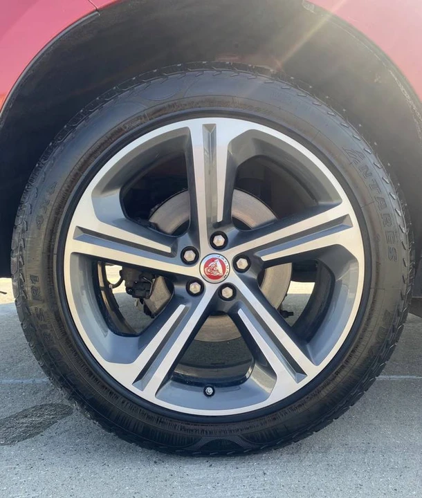 2019 Jaguar F-Pace - Image 5 of 10