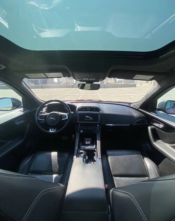 2019 Jaguar F-Pace - Image 9 of 10