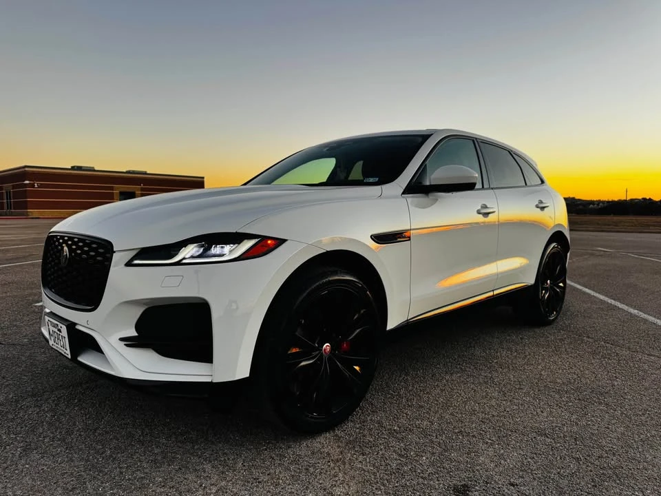 2022 Jaguar F-Pace - Image 8 of 10