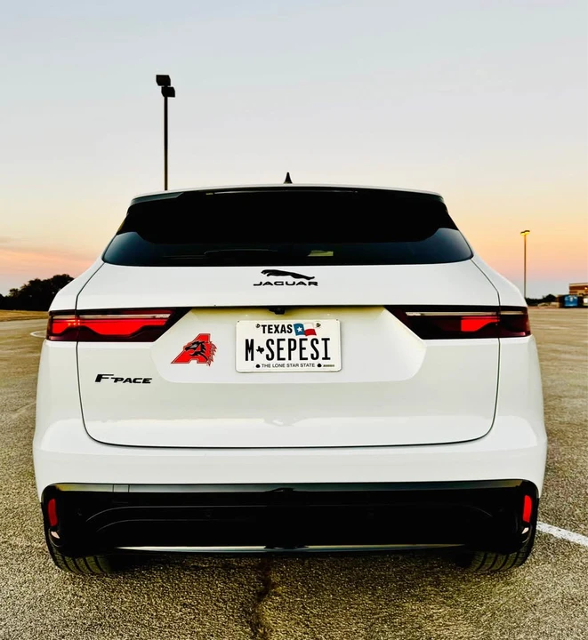 2022 Jaguar F-Pace - Image 6 of 10