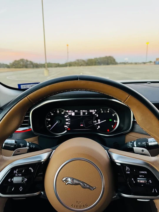 2022 Jaguar F-Pace - Image 3 of 10