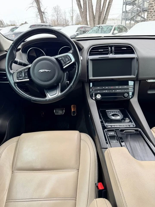 2019 Jaguar F-Pace - Image 10 of 10