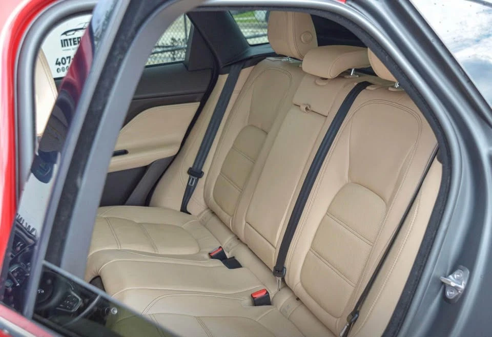 2019 Jaguar F-Pace - Image 6 of 10