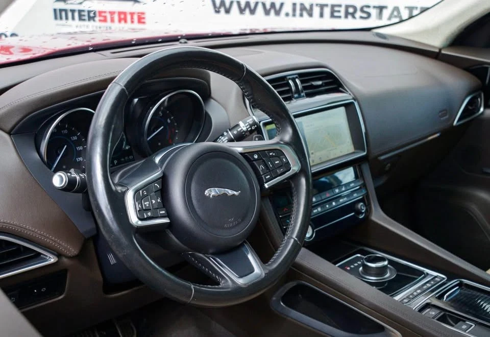 2019 Jaguar F-Pace - Image 9 of 10