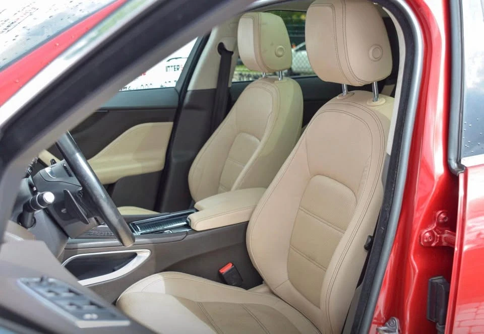 Jaguar F-Pace - Image 6 of 8