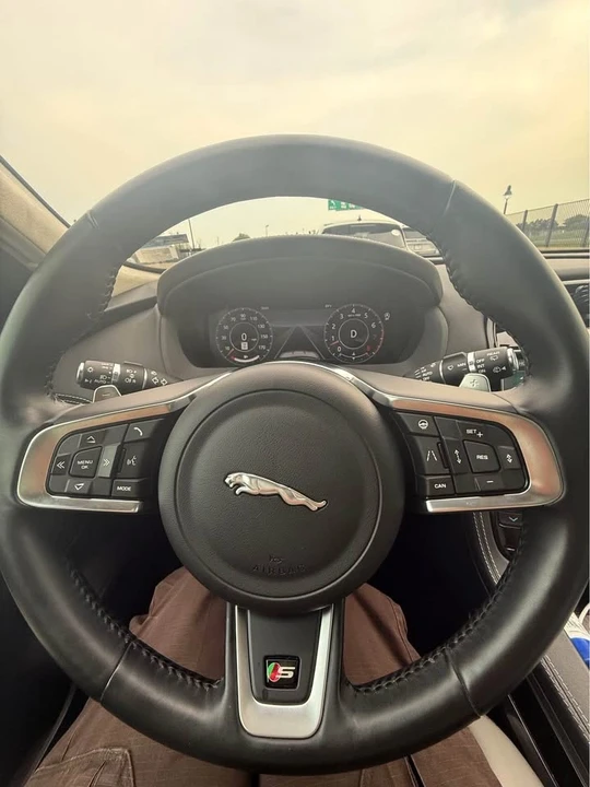 2020 Jaguar F-Pace - Image 10 of 10