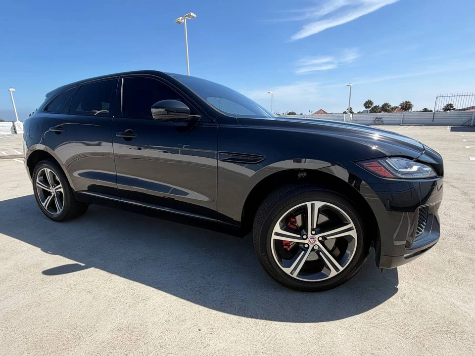 2020 Jaguar F-Pace - Image 3 of 17