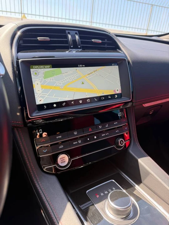 2020 Jaguar F-Pace - Image 14 of 17