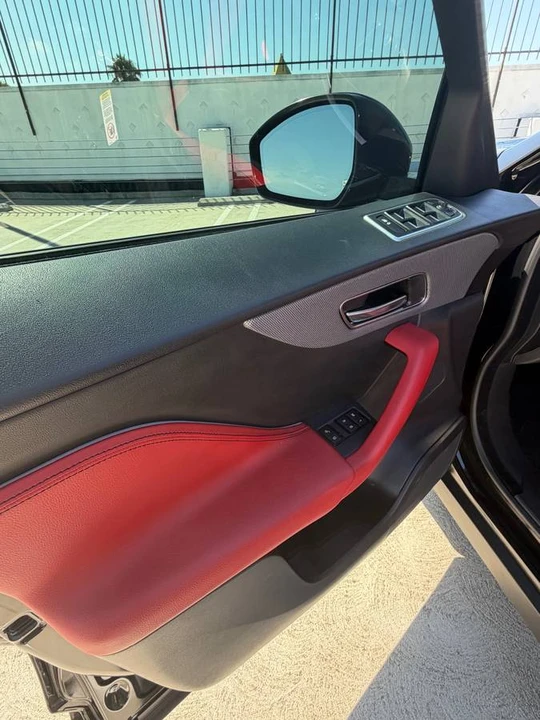 2020 Jaguar F-Pace - Image 11 of 17
