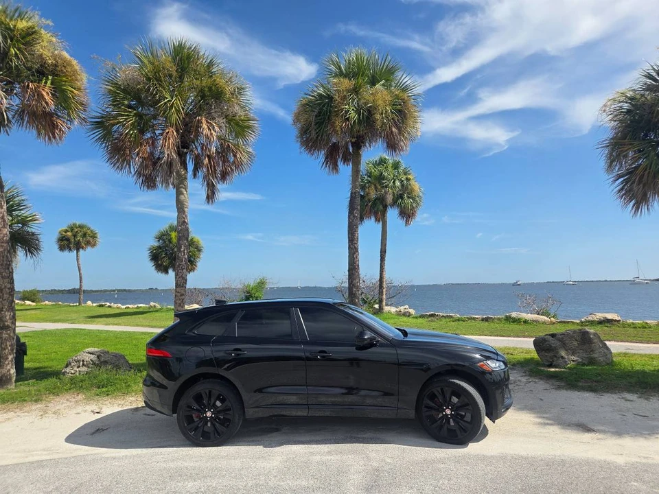 2017 Jaguar F-Pace - Image 2 of 13