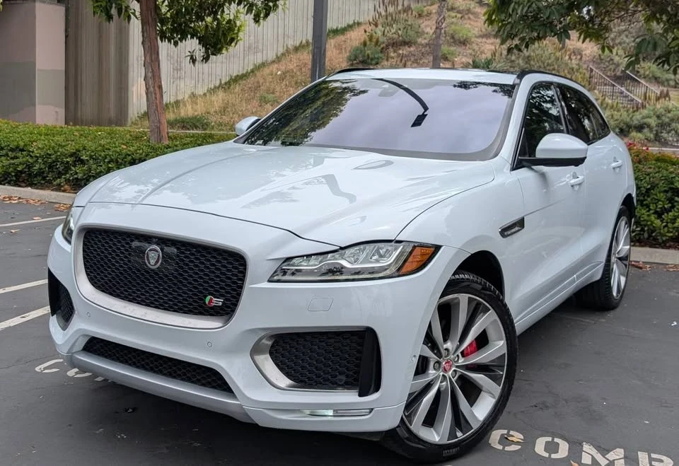 Jaguar F-Pace - Image 2 of 8