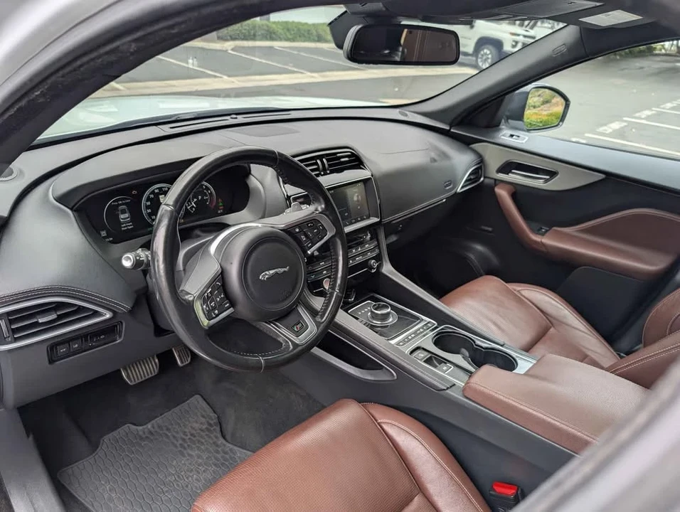 Jaguar F-Pace - Image 7 of 9