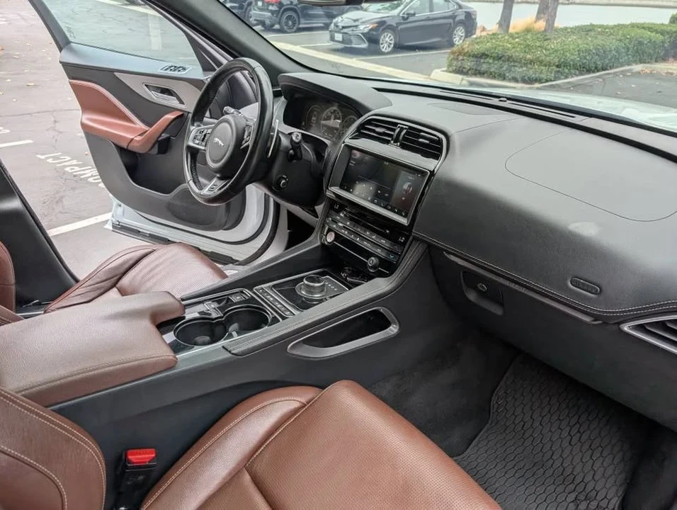 Jaguar F-Pace - Image 5 of 8