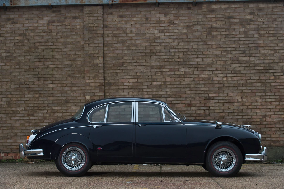 Jaguar Mark II - Image 2 of 9