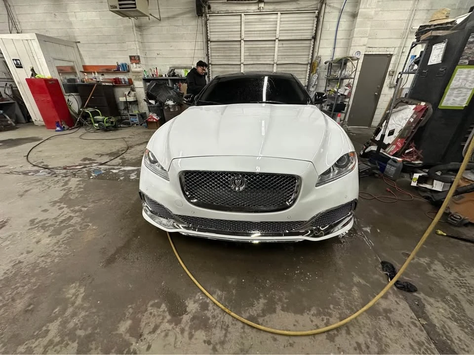 2012 Jaguar X351 XJ - Image 2 of 9