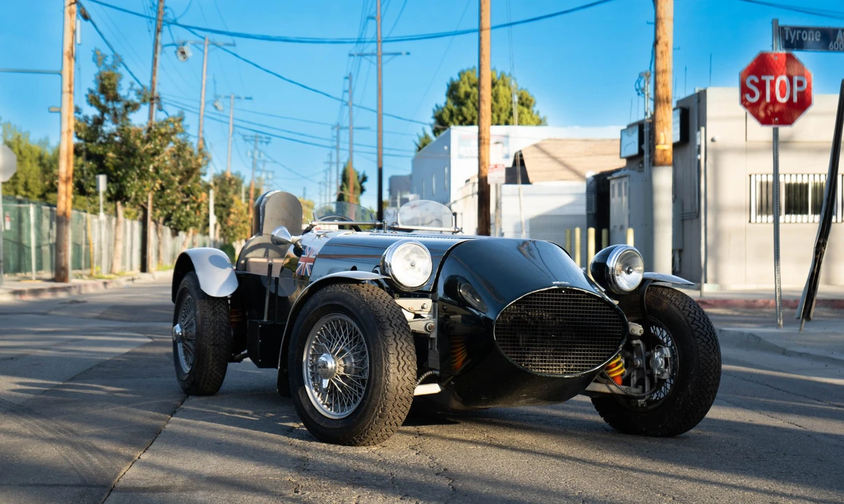 Jaguar Replica - Image 9 of 31