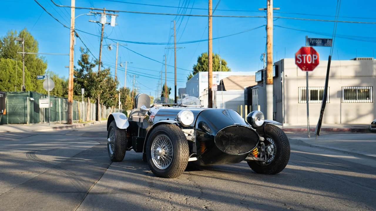 Jaguar Replica - Image 8 of 31