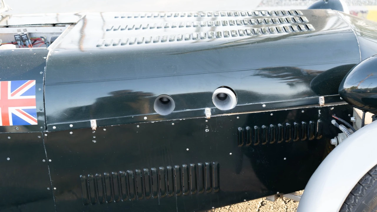 Jaguar Replica - Image 24 of 31