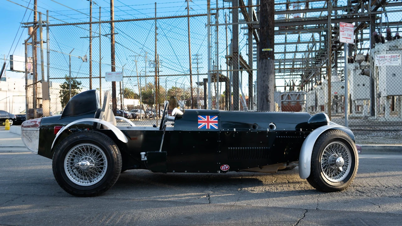 Jaguar Replica - Image 16 of 31
