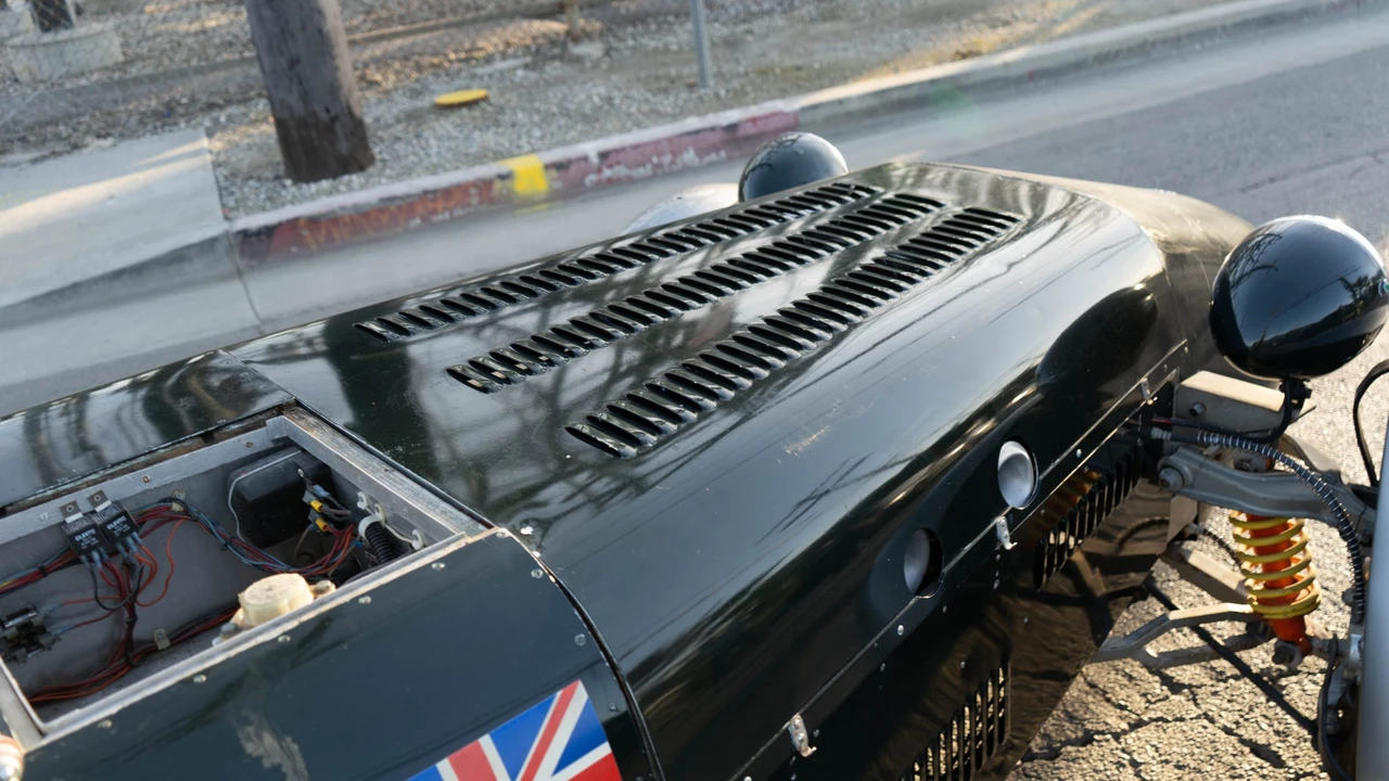 Jaguar Replica - Image 23 of 31