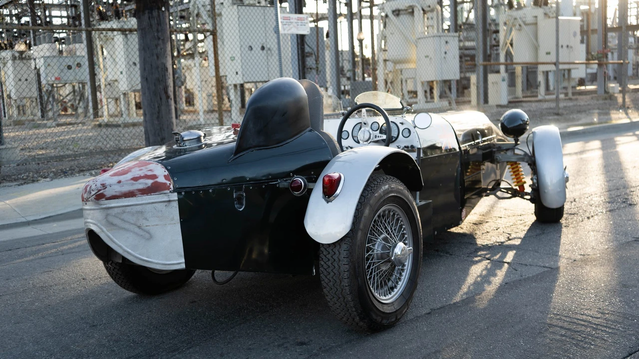 Jaguar Replica - Image 15 of 31