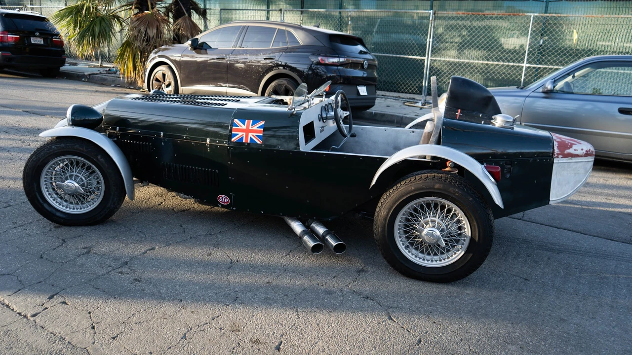 Jaguar Replica - Image 13 of 31