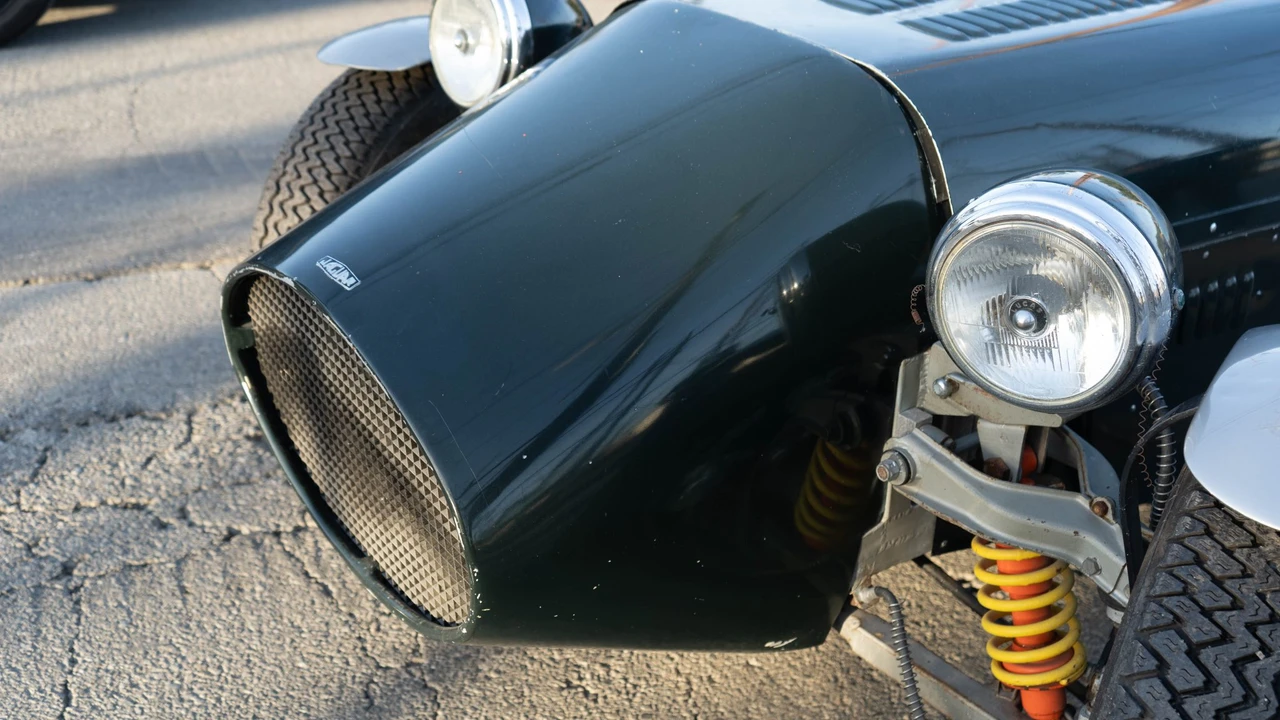 Jaguar Replica - Image 17 of 31