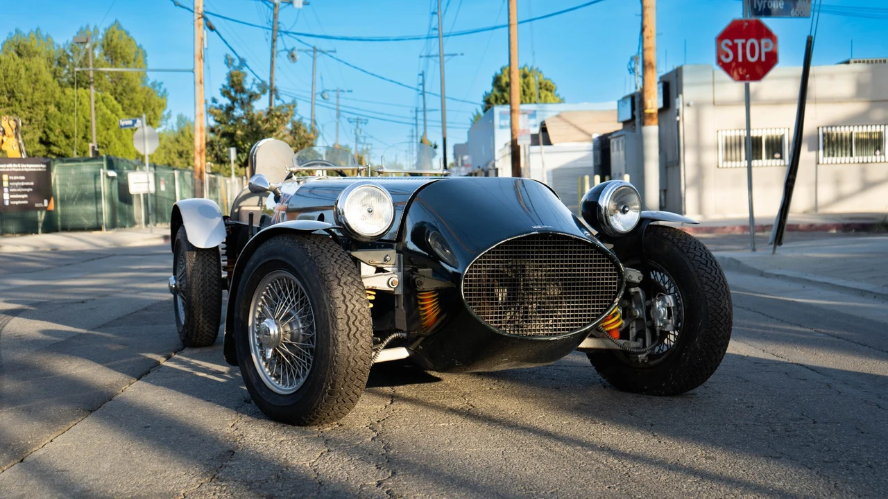 Jaguar Replica - Image 11 of 31