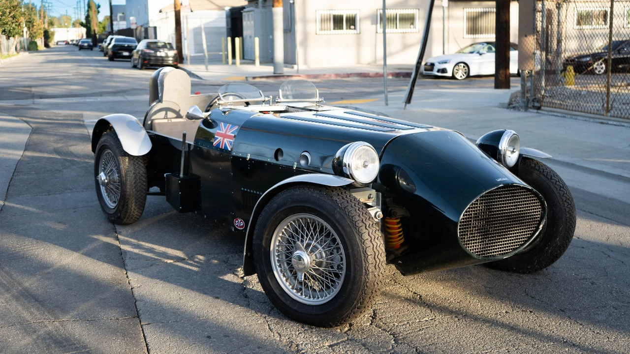 Jaguar Replica - Image 5 of 31