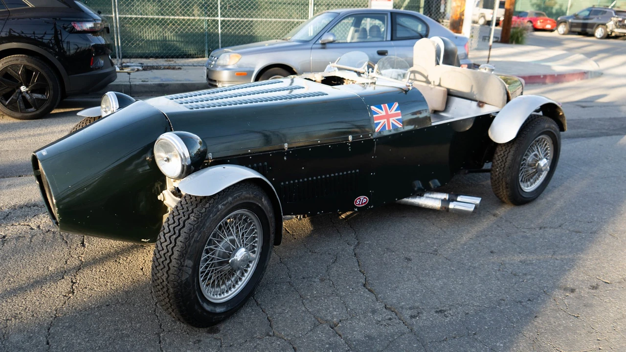 Jaguar Replica - Image 12 of 31
