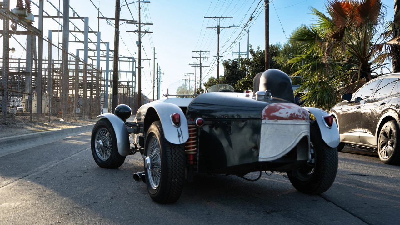 Jaguar Replica - Image 14 of 31