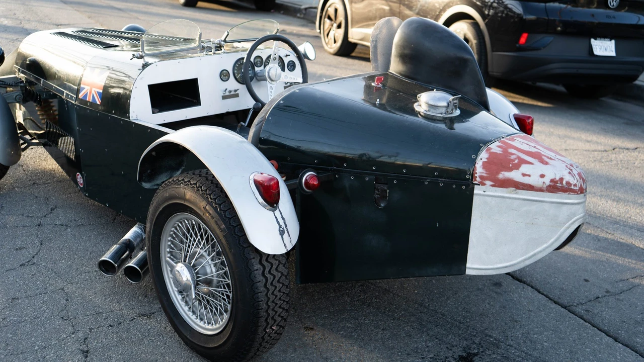Jaguar Replica - Image 21 of 31