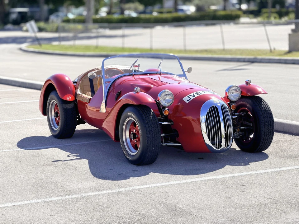 Jaguar Replica - Image 2 of 31