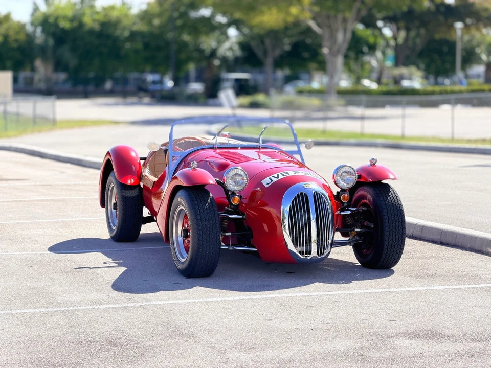 Jaguar Replica - Image 3 of 31