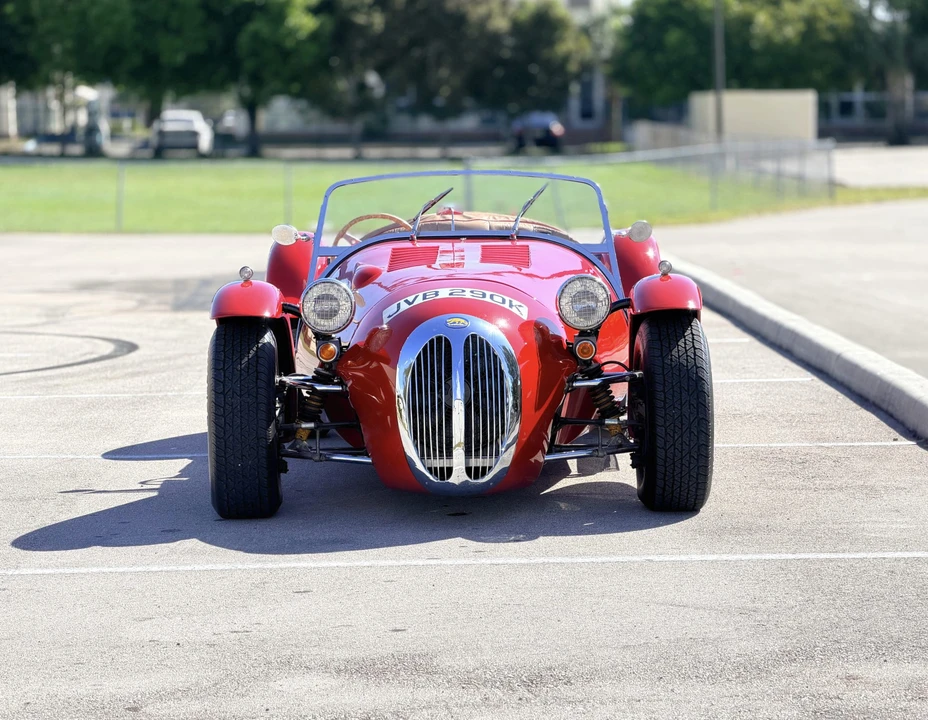 Jaguar Replica - Image 5 of 31